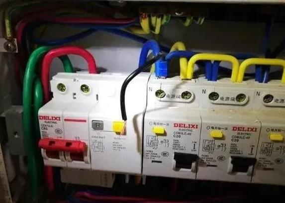 Why is it unreasonable for the zero wire of the socket's live wire to be 4 square meters and the ground wire to be 1.5 square meters?